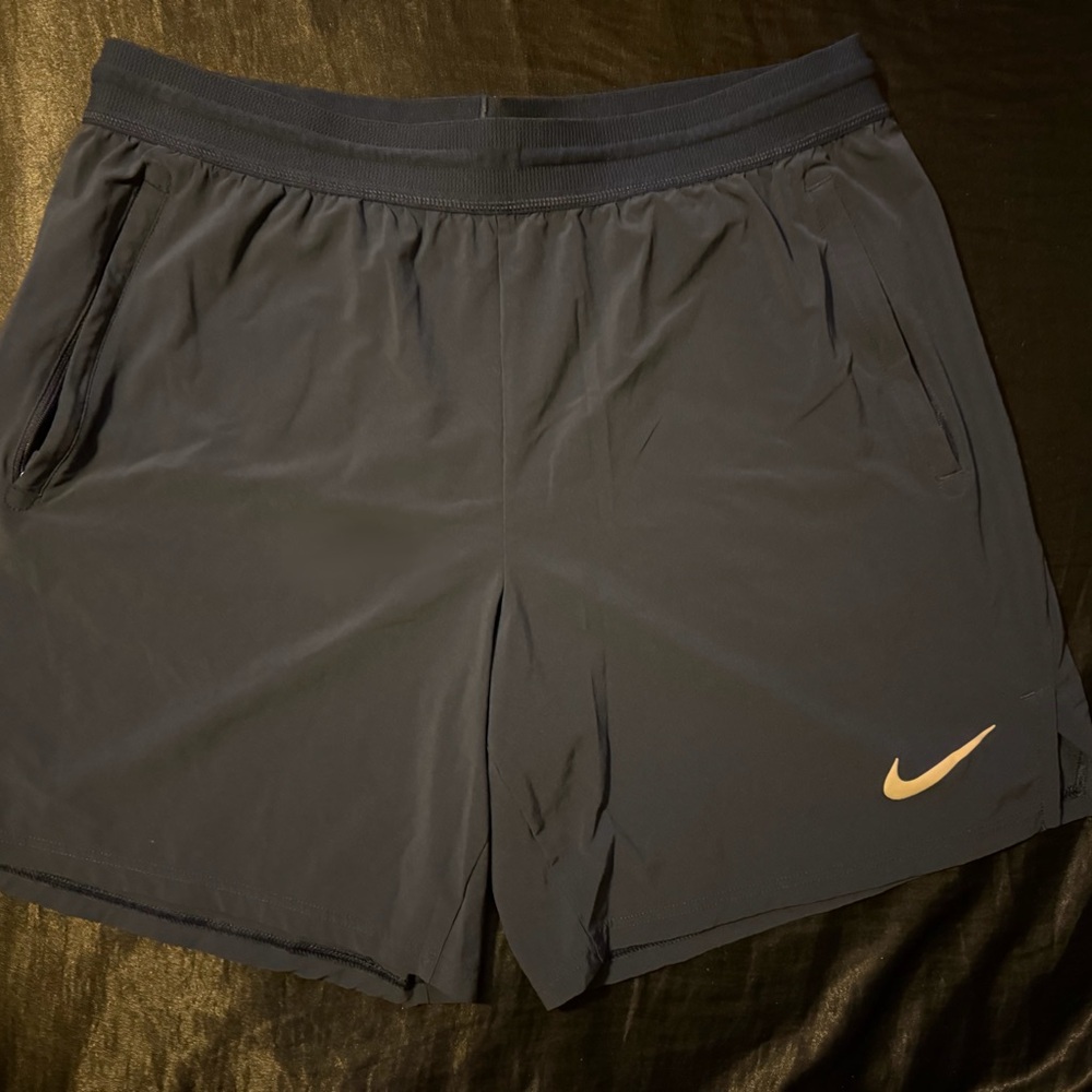 Men’s navy Nike shorts 2XL